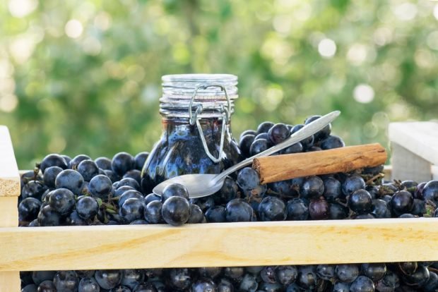 Grape seedless jam is a simple and delicious recipe, how to cook step by step