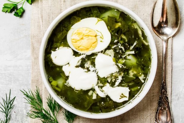 Green borscht with chicken 