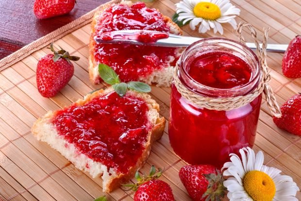 Strawberry jam with agar agar is a simple and delicious recipe for cooking step by step