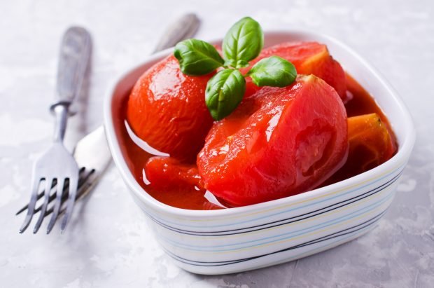 Tomatoes in their own juice for the winter