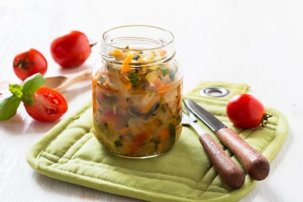 Cucumber and tomato salad for winter without sterilization