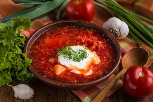 Borscht with zucchini