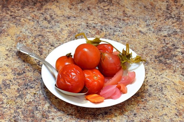 Tomatoes with beets and apples for winter