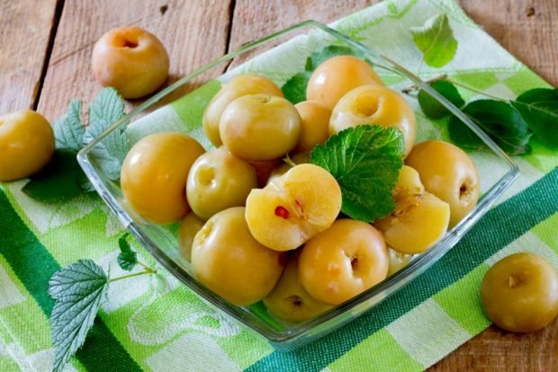 Soaked apples for winter with sugar without sterilization