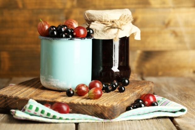 Jam-five minutes of gooseberry and black currant – a simple and delicious recipe, how to cook step by step