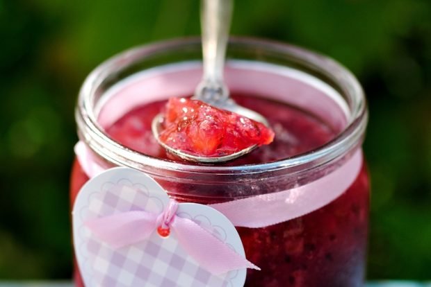 Red currant jam with banana 