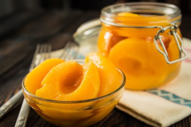 Nectarines in syrup for the winter is a simple and delicious recipe, how to cook step by step