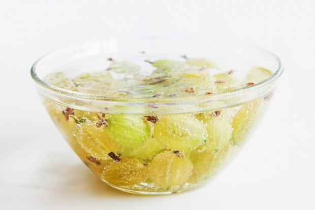 Gooseberry compote with lemon for winter 