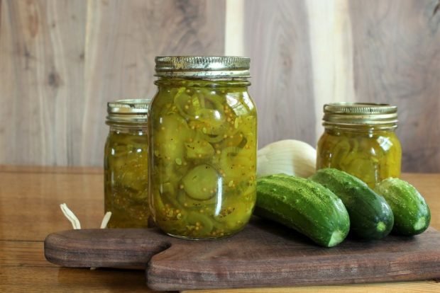 Cucumber salad in mustard filling for winter