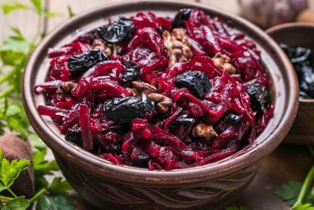 Beetroot with prunes for winter 