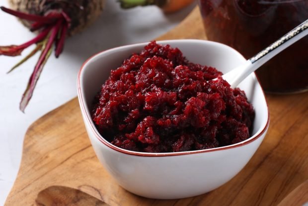 Beetroot caviar with garlic and vinegar for winter