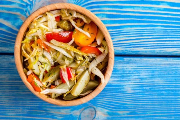 Hunting salad with cabbage for the winter 