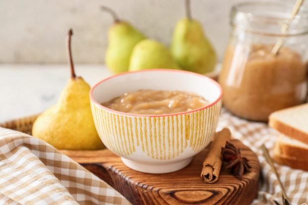 Pear puree with condensed milk for winter