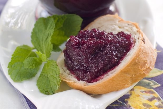 Black currant jam without seeds and peel 