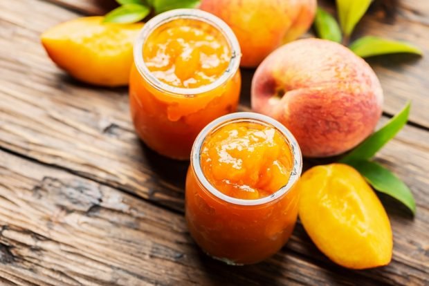 Peach jam with lemon