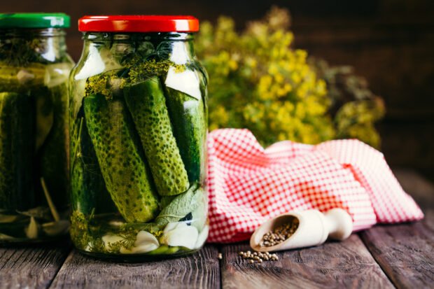 Crispy canned cucumbers for winter