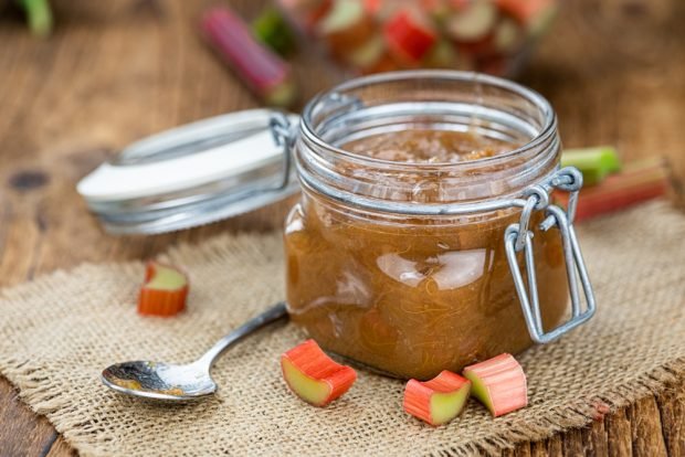 Thick rhubarb jam 