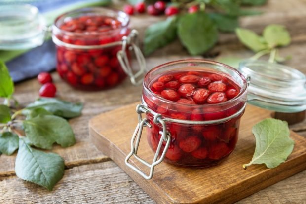 Dogwood jam with whole berries