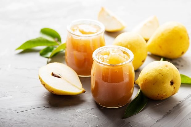 Pear jam with ginger and lemon