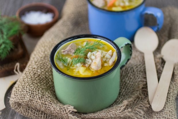 Chicken soup with pearl barley 