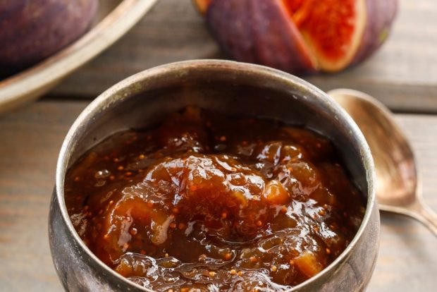 Fig jam with nuts 