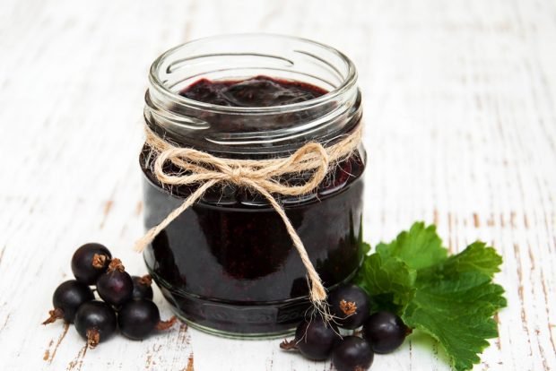 Black currant jam without sugar