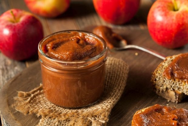 Thick apple jam with sugar without sterilization