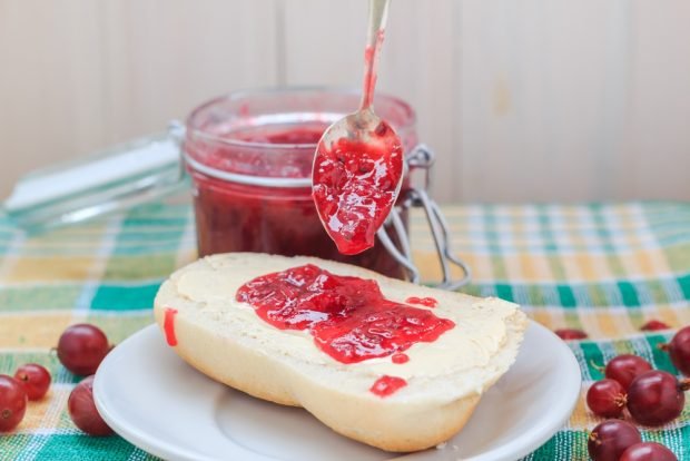 Gooseberry jam with orange 