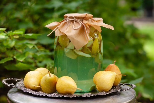 Compote of pears for winter without sterilization