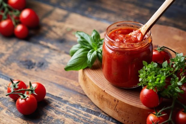 Tomato satsebeli sauce for winter