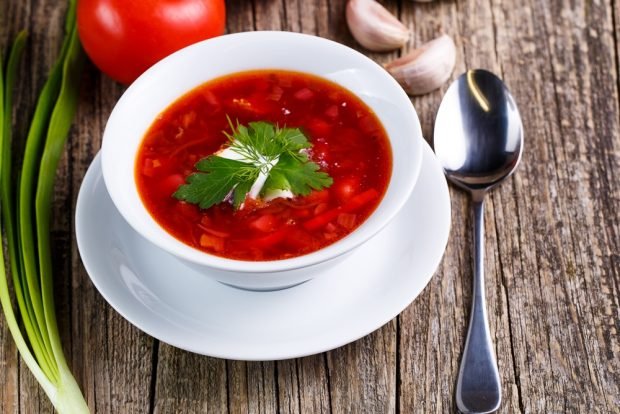 Borscht with tomatoes and garlic