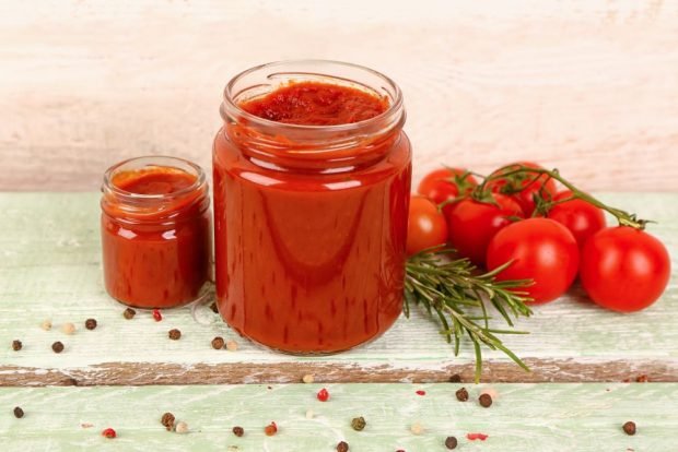 Tomato ketchup for winter in a slow cooker is a simple and delicious recipe, how to cook step by step