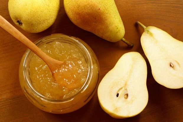 Pear jam with lemon 