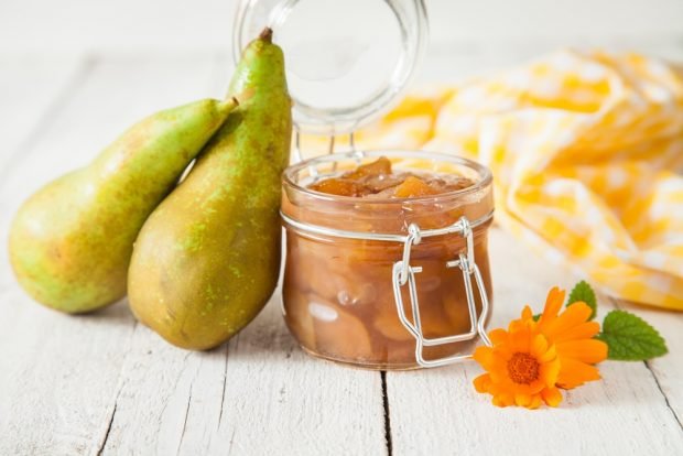 Pear jam in a slow cooker