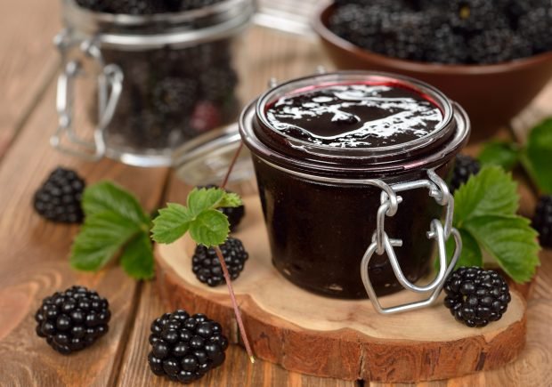 Blackberry seedless jam is a simple and delicious recipe, how to cook step by step