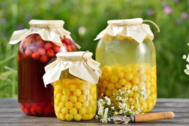 Canned compote from yellow cherries is a simple and delicious recipe, how to cook step by step