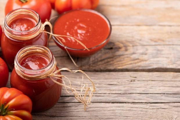 Classic tomato sauce for winter