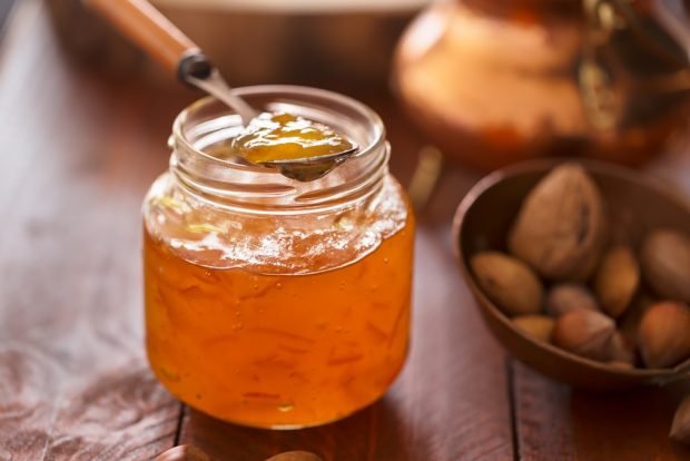 Thick apricot jam without gelatin 