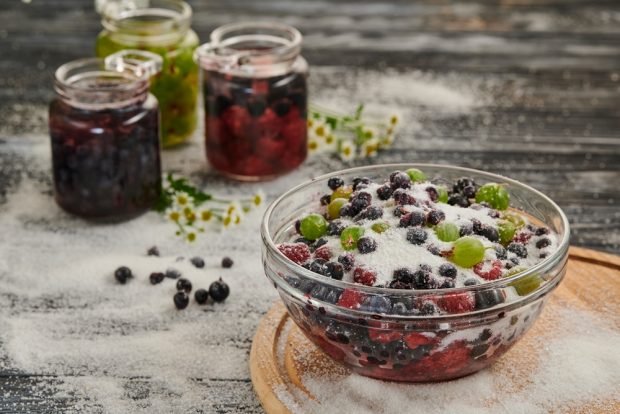 Compote assorted berries for winter – a simple and delicious recipe, how to cook step by step