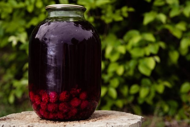 Raspberry and blackberry compote for winter 