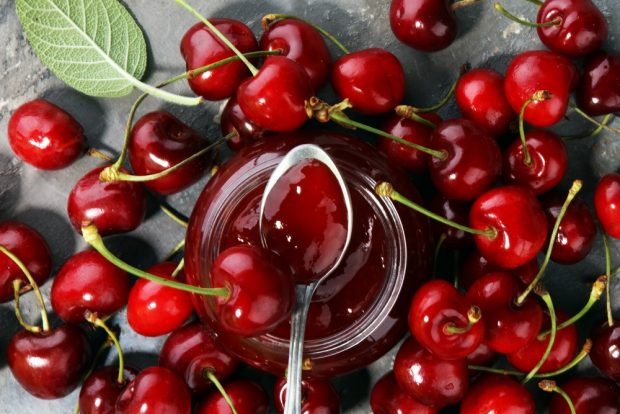 Pitted cherry jelly 