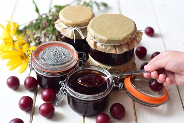 Cherry plum jam without seeds 