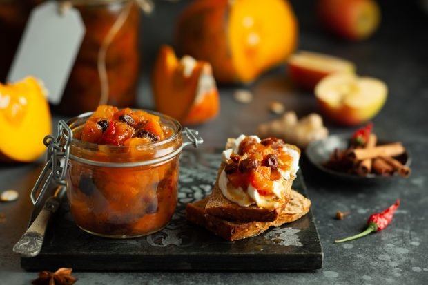 Canned pumpkin with apples