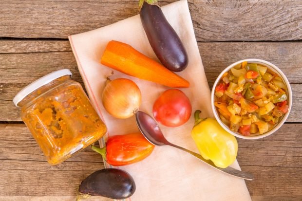 Bulgarian pepper lecho with tomatoes and eggplant