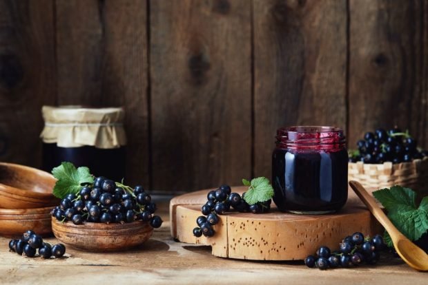 Thick jam-five minutes of black currant – a simple and delicious recipe, how to cook step by step