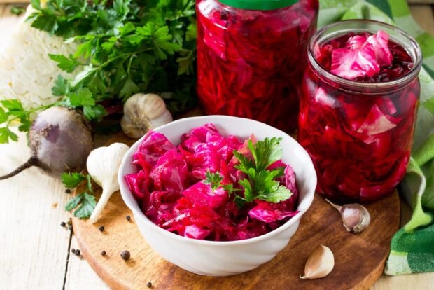 Pickled cabbage with beetroot is a simple and delicious recipe, how to cook step by step