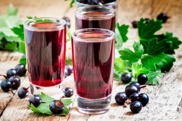 Blackcurrant juice for winter