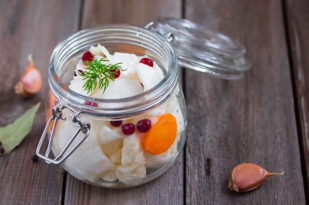 Pickled cabbage in chunks of instant cooking 