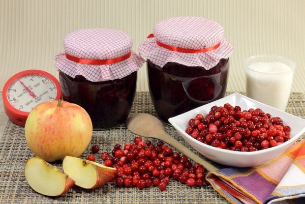 Antonovka jam with lingonberries is a simple and delicious recipe, how to cook step by step