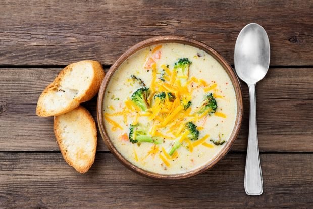 Cheese soup with broccoli